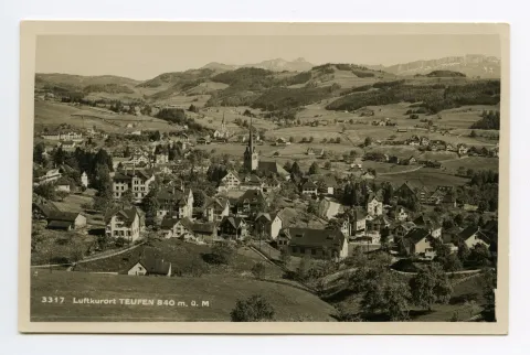 Alte Turnhalle, beide Dorfkirchen. Blick zu Steigbach, Fänern, Kamor/Hohem Kasten