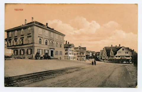 Gemeindehaus, Kornhändlerhaus, Blick Richtung Villa Roth. Zwei posierende Buben beim Gleis vor Gemeindehaus (vgl. Hc.20-01 und Hc.20-02)