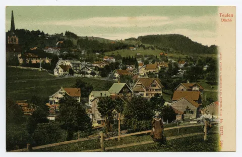 zwei Kinder auf Latten-Hag, hinten Grubenmannkirche (z.T.) Gremm mit Krankenhaus, Blick zur Hüslersegg (siehe Ho.07-008: gleiches Foto, leicht anderer Ausschnitt, col. statt s/w)