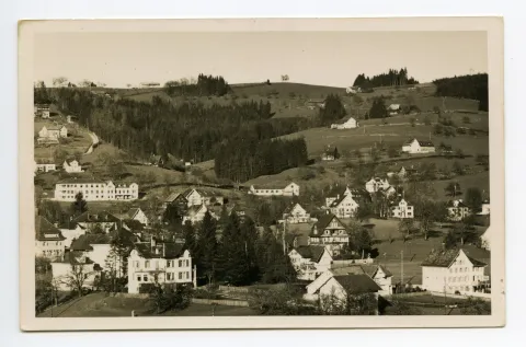 Bahnhof (angeschnitten), Krankenhaus mit Anbau, Lortanne. Blick zur Hüslersegg
