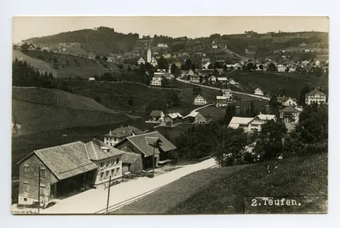 Mit Alter Kath. Kirche, Linde und Zeughaus (beide z.T. verdeckt). Blick zu Krankenhaus, Bad Sonder, Fernblick, Eggen zwischen Frölichsegg und Hüslersegg