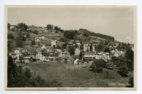 mit Café-Bäckerei Indlekofer. Fernblick (äusserster linker Bildrand), Blick zu den Eggen