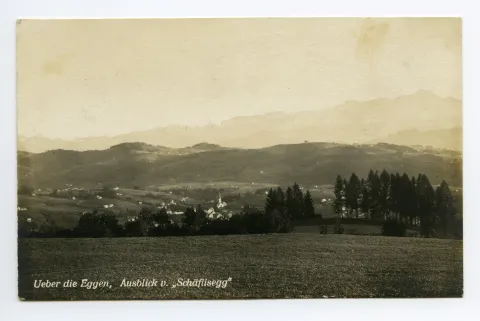 Mit Alter Kath. Kirche, Linde, Blick zum Alpstein (im Dunst), vom Hohen Kasten bis Säntis