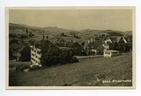 Vorne links „Rössli“. Blick nach Südwesten (nach Stein und Hundwil)