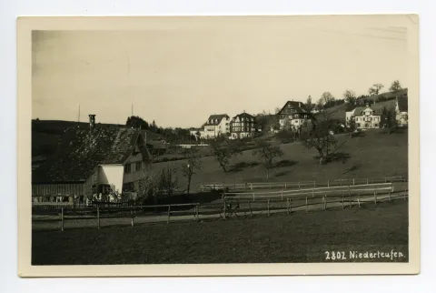 Villen an Hauptstrasse. Blick nach (N-)Westen