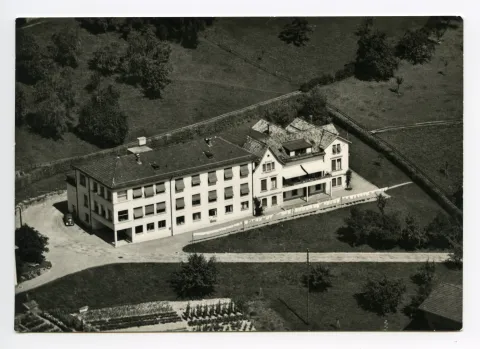 mit Anbau