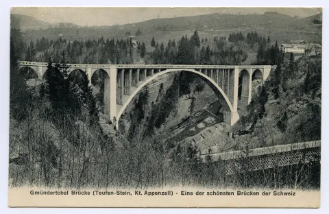 Ansicht der fertiggestellten Brücke mit Vorgängerbrücke im Vordergrund