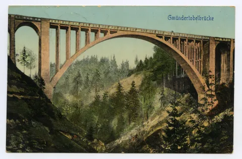 Ansicht der Brücke mit Tobel und Wald