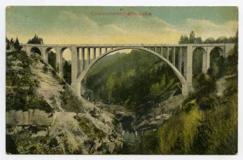 Ansicht der Brücke mit grösserem Ausschnitt des Tobels im Vordergrund