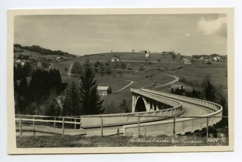 Ansicht der Brücke aus Südwesten mit Strassenverlauf Richtung Schönenbüel und Teufen