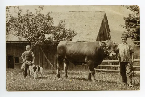 Landwirt mit Stier und Sohn(?) mit Bläss