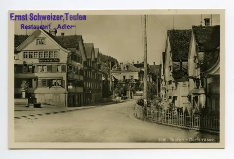 Ansicht mit Hauptstrasse durchs Dorf