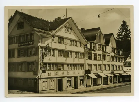 Ansicht mit übrigen „Rokokohäusern“ im Dorf; (vgl. Hc.08-41, Karte identisch)