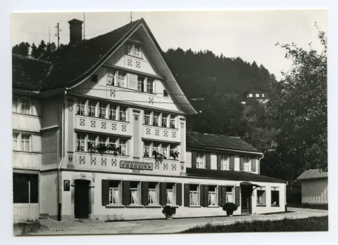 Ansicht des Restaurants mit Blick Richtung Bündt