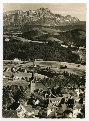 Luftbildaufnahme, mit evang. Kirche und Alpstein im Hintergrund