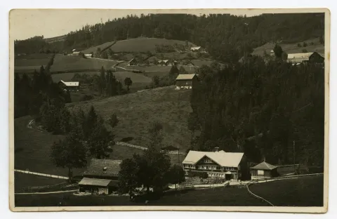 Blick auf Mühle mit Nebengebäuden aus Südosten Richtung Eggen