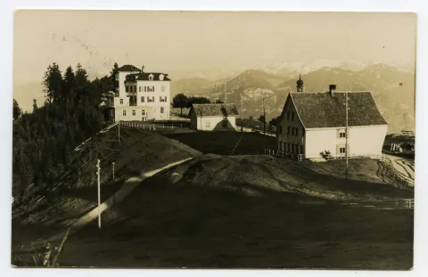 mit Zufahrtsweg, Blick Richtung Rheintal